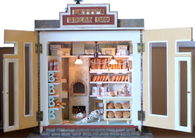La Ronda Bucciarelli, Betty's Bread Box