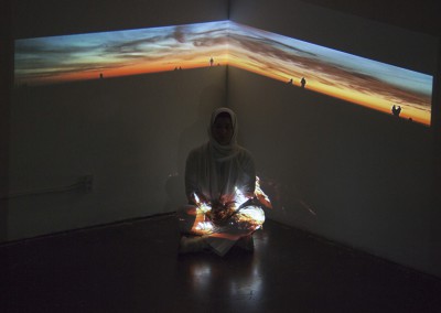 Minoosh Zomorodinia, It's Hot, Video Performance, 02